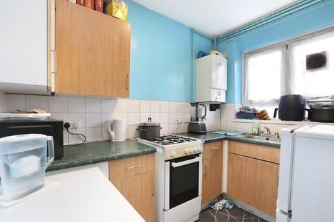 2 bedroom flat for sale, Staveley House , Turnham Road , London, SE4