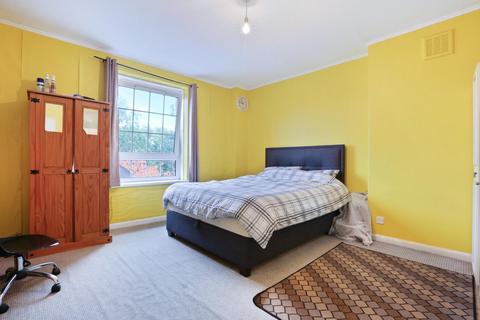 2 bedroom flat for sale, Staveley House , Turnham Road , London, SE4