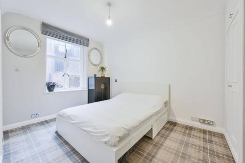 2 bedroom flat for sale, Carrington House,, Mayfair, London, W1J