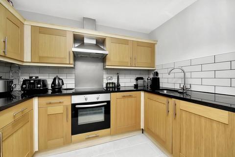 2 bedroom flat to rent, Mansell Street, City, London, E1