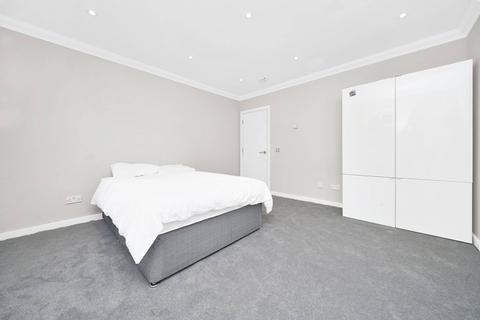 4 bedroom end of terrace house to rent, Cable Street, Shadwell, London, E1