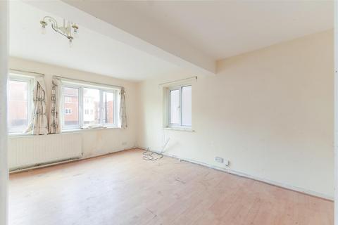 3 bedroom maisonette for sale, High Street, Banstead