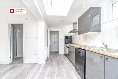 2 bedroom flat to rent, Marsh Hill, Homerton, E9