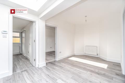 2 bedroom flat to rent, Marsh Hill, Homerton, E9