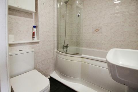 3 bedroom terraced house to rent, Hunters Square, Dagenham, RM10 8BQ