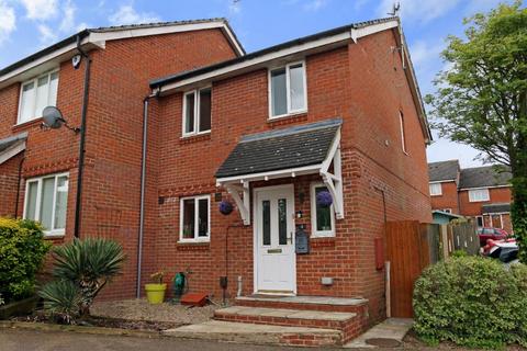 3 bedroom end of terrace house for sale, Halliday Close, Shenley