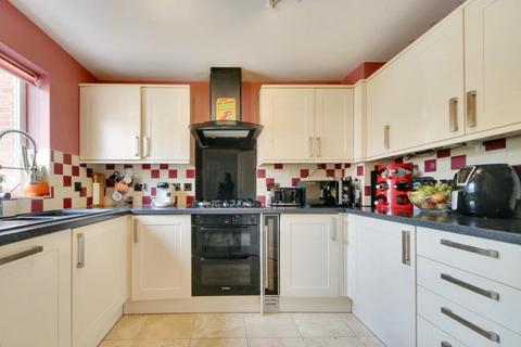 3 bedroom end of terrace house for sale, Halliday Close, Shenley