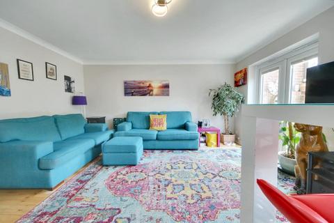 4 Halliday Close, Shenley, Radlett, WD7 9JZ