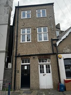 Studio to rent, Sea street , Whitstable