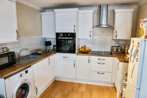 2 bedroom flat for sale, Causeway, Banbury