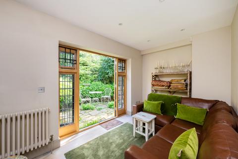 6 Willifield Way, London, NW11 7XT