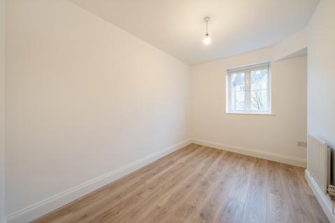 2 bedroom apartment to rent, Kelly Avenue Peckham SE15