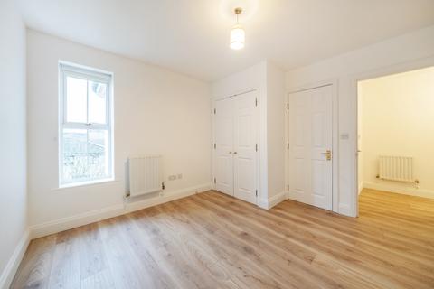 2 bedroom apartment to rent, Kelly Avenue Peckham SE15