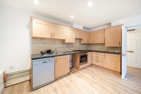 2 bedroom apartment to rent, Kelly Avenue Peckham SE15