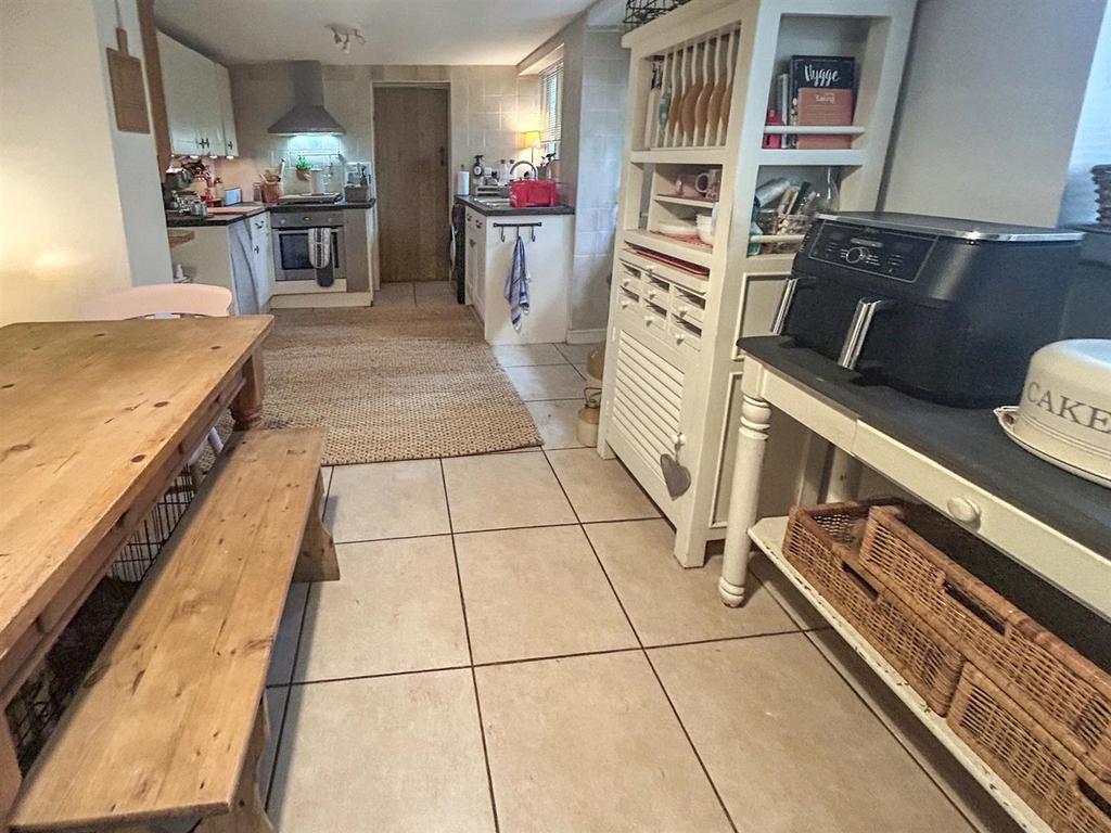 Kitchen/ Dining Room