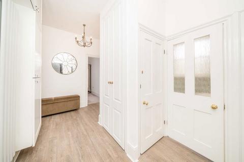 3 bedroom flat to rent, Gloucester Road, Teddington TW11