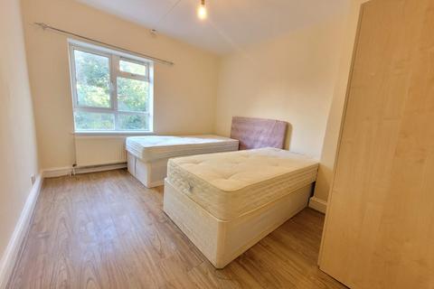 2 bedroom flat to rent, St. Pauls Road, London N17