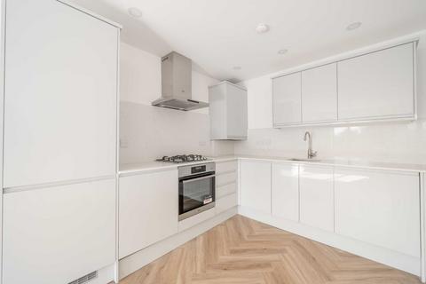 3 bedroom flat for sale, Studland Road, London W7