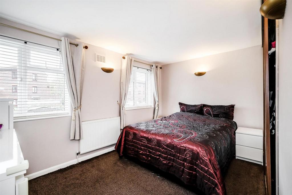 131 Brading Crescent-6 web.jpg