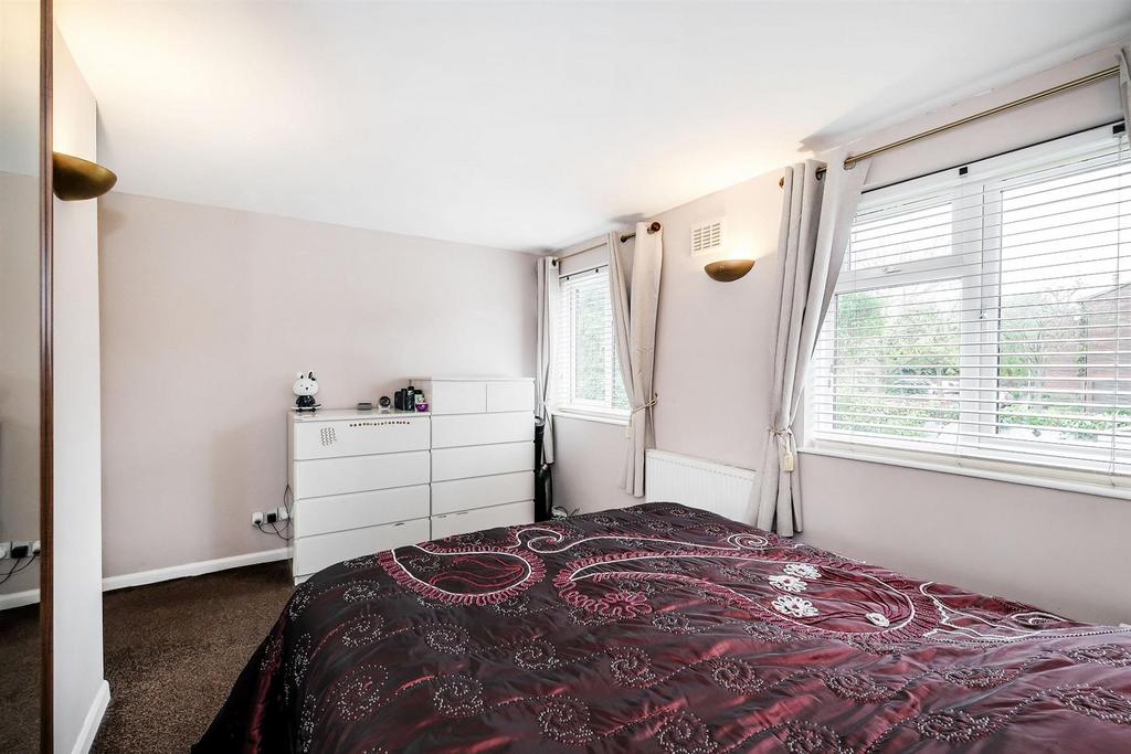 131 Brading Crescent-8 web.jpg