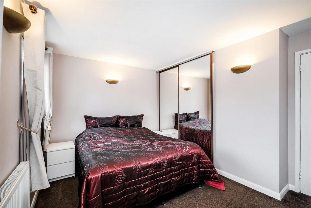 131 Brading Crescent-7 web.jpg