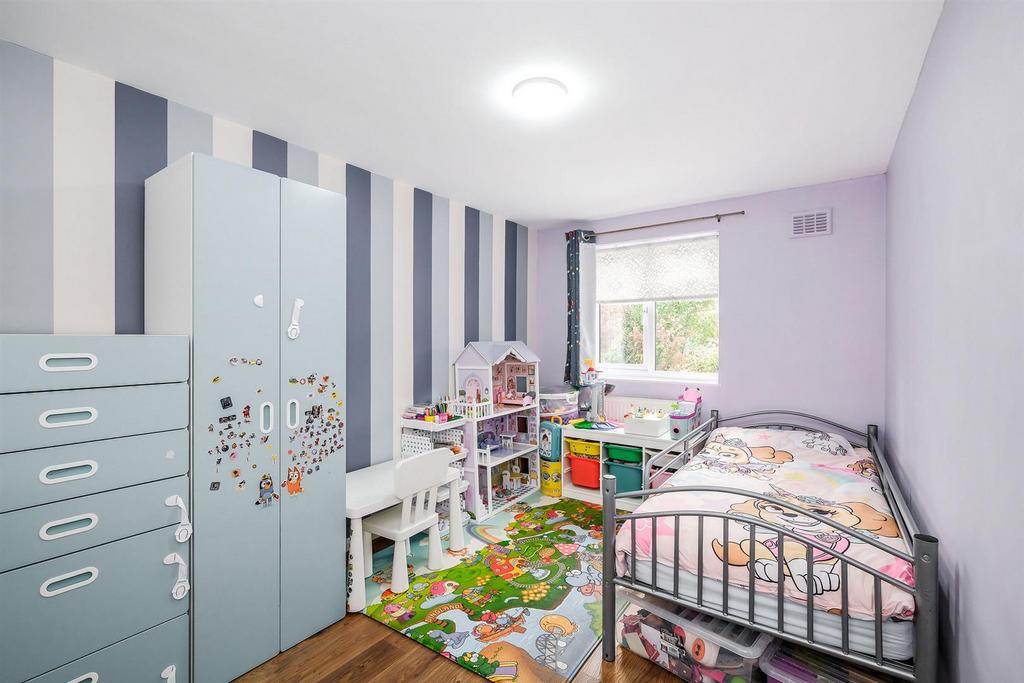 131 Brading Crescent-1 web.jpg