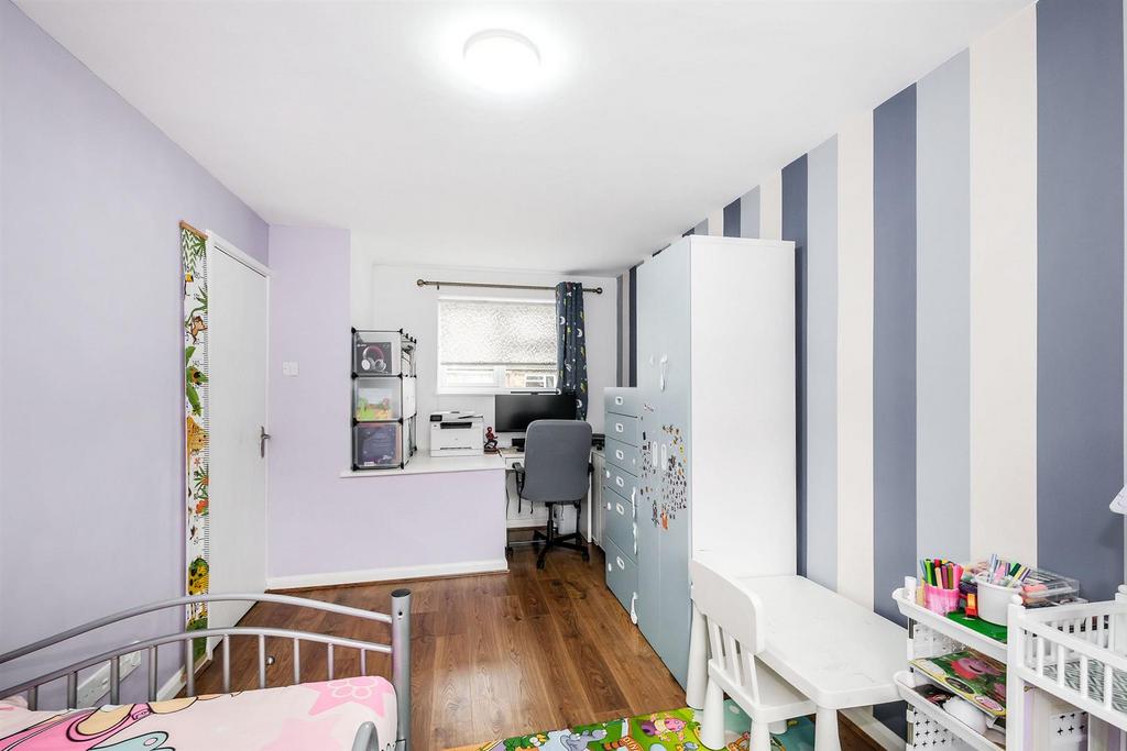 131 Brading Crescent-4 web.jpg