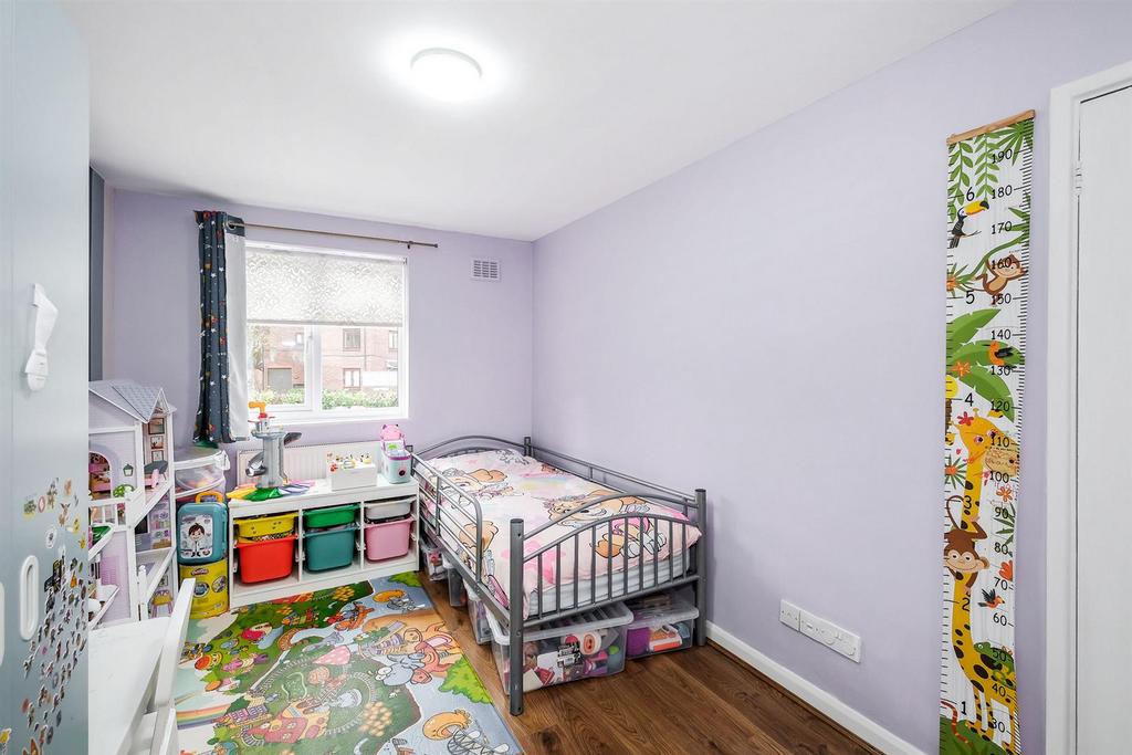 131 Brading Crescent-2 web.jpg