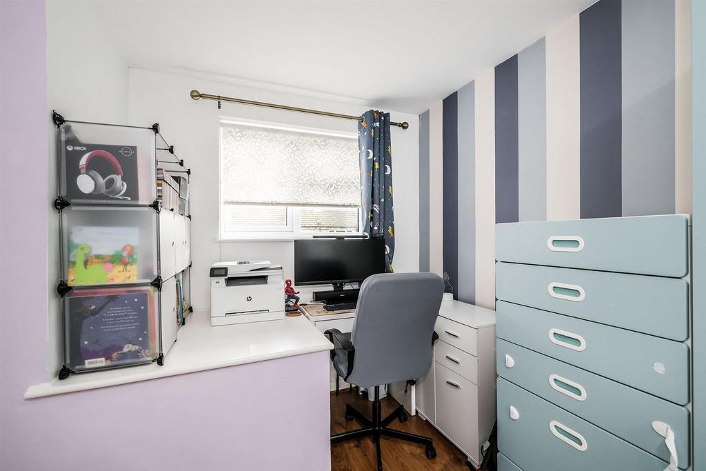 131 Brading Crescent-5 web.jpg