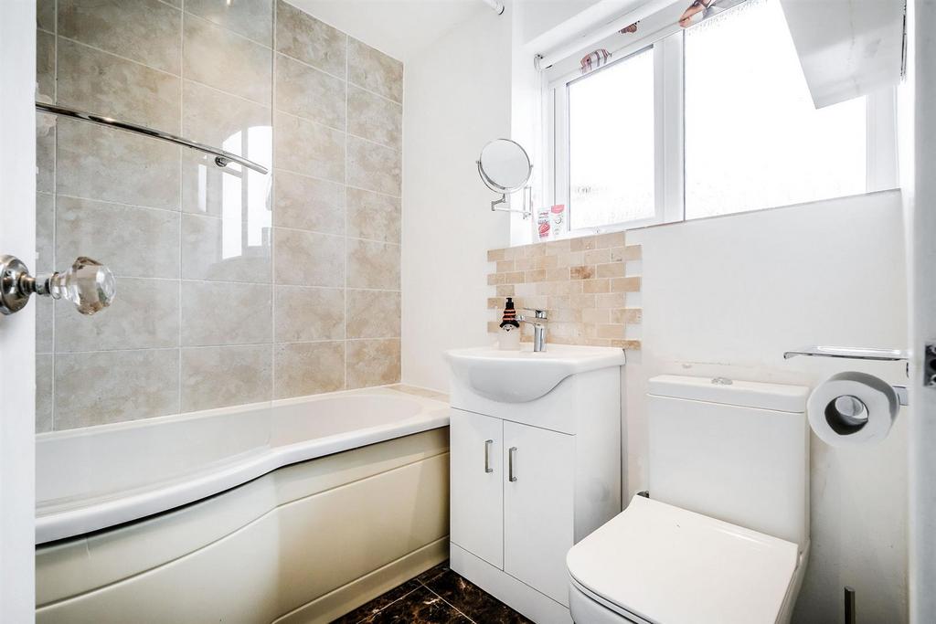 131 Brading Crescent-9 web.jpg