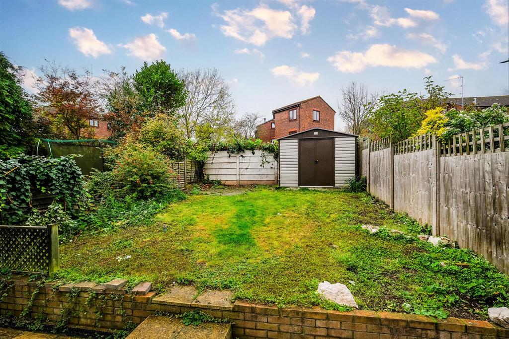 131 Brading Crescent-24 web.jpg