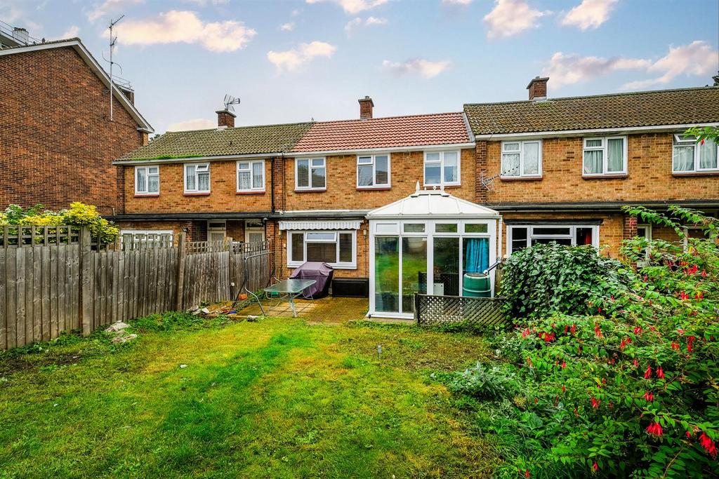 131 Brading Crescent-26 web.jpg