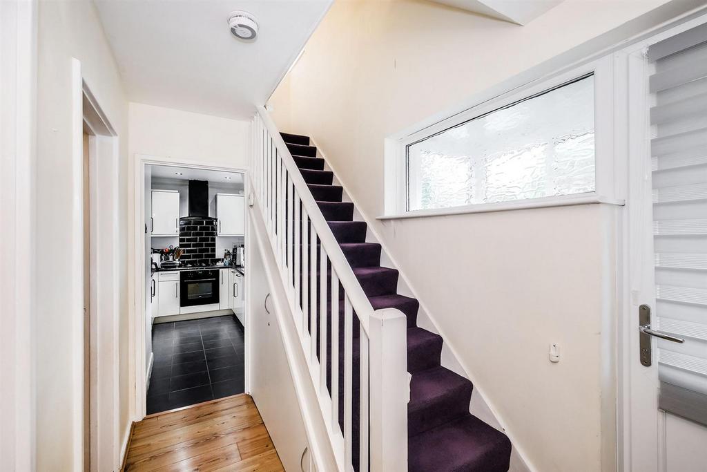131 Brading Crescent-11 web.jpg