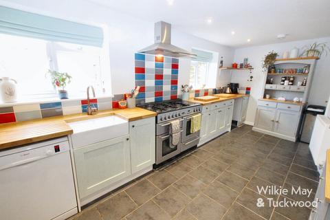 2 bedroom detached house for sale, Hyde Park Avenue, North Petherton, Somerset TA6