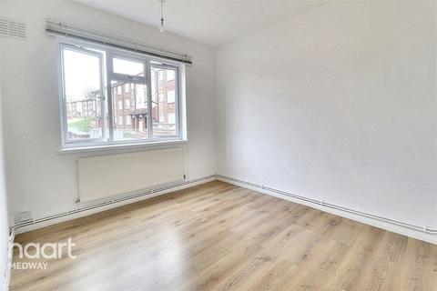 2 bedroom apartment to rent, Sunderland Close, ROCHESTER