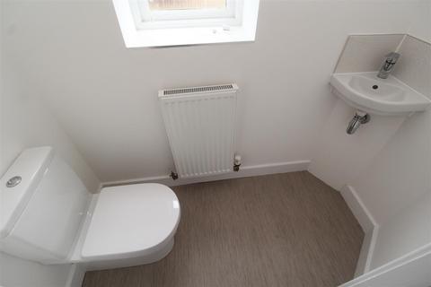 4 bedroom semi-detached house to rent, Clevelands Drive, Bolton BL1