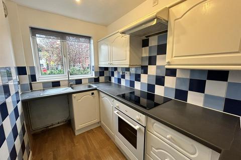 2 bedroom terraced house to rent, Haydock Avenue, Hereford