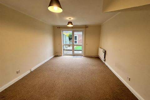 2 bedroom terraced house to rent, Haydock Avenue, Hereford