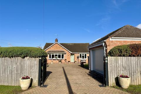 3 bedroom detached bungalow for sale, Oak Tree Lane, Cookhill, Alcester