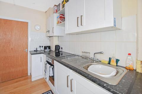 4 bedroom semi-detached house to rent, Woodside Road, Southampton