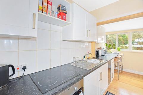 4 bedroom semi-detached house to rent, Woodside Road, Southampton