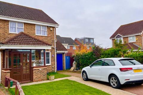 3 bedroom semi-detached house to rent, Hayes UB4