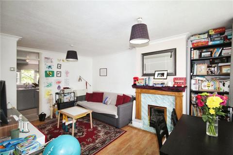 2 bedroom maisonette to rent, Cargreen Road, London, SE25