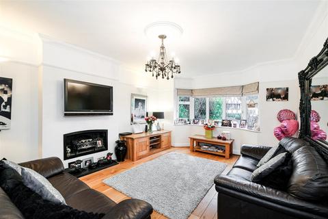 4 bedroom semi-detached house for sale, Stradbroke Grove, Buckhurst Hill