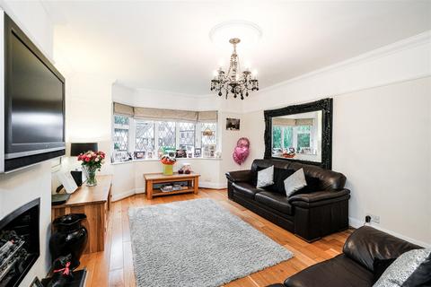 5 Stradbroke Grove, Buckhurst Hill, IG9 5PD
