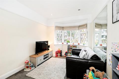 5 Stradbroke Grove, Buckhurst Hill, IG9 5PD