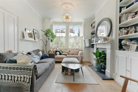 104 Effra Road, London, SW19 8PR