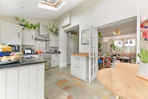104 Effra Road, London, SW19 8PR