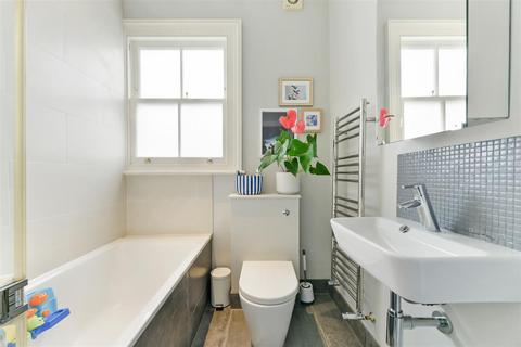 104 Effra Road, London, SW19 8PR
