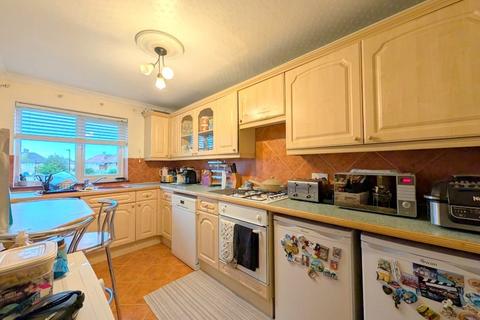 2 bedroom maisonette for sale, Hatton Road, Feltham, TW14